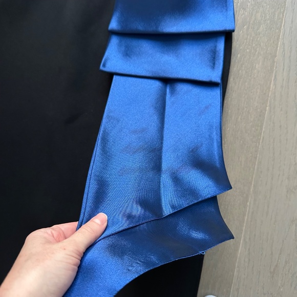 Elegant Black and Blue Strapless Dress - Picture 5 of 14